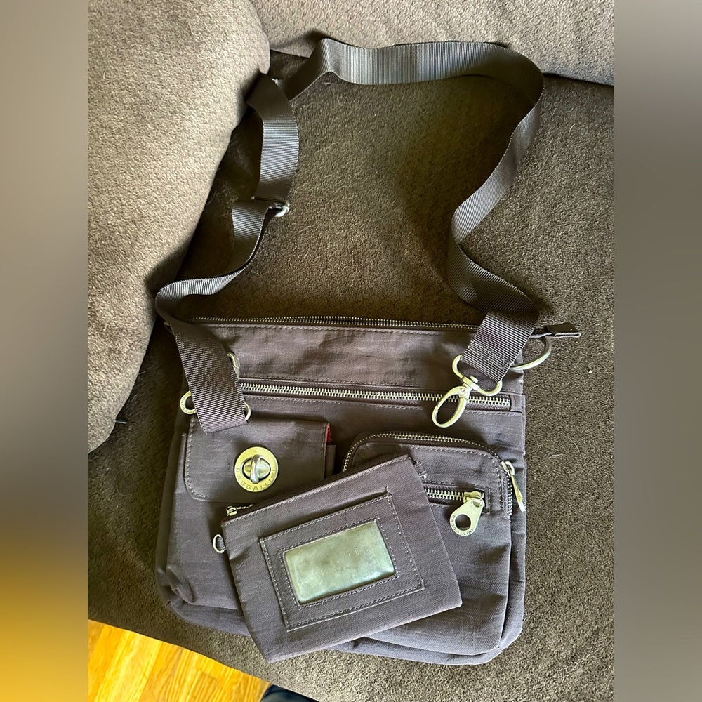 Baggallini brown purse slightly used